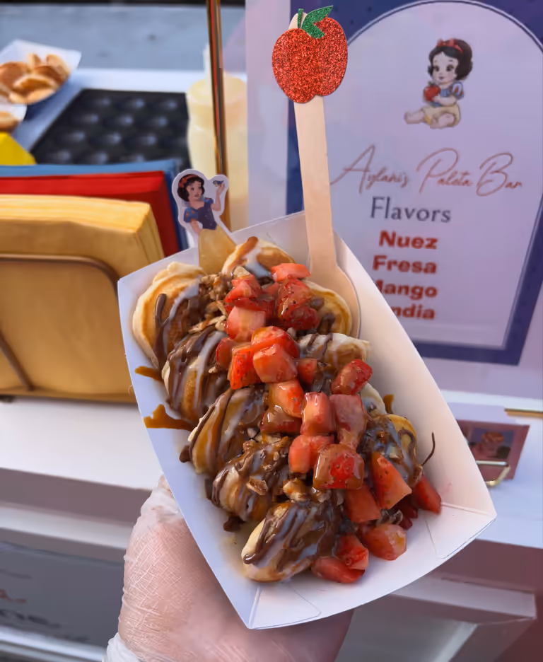 Mini pancakes with strawberries and chocolate drizzle